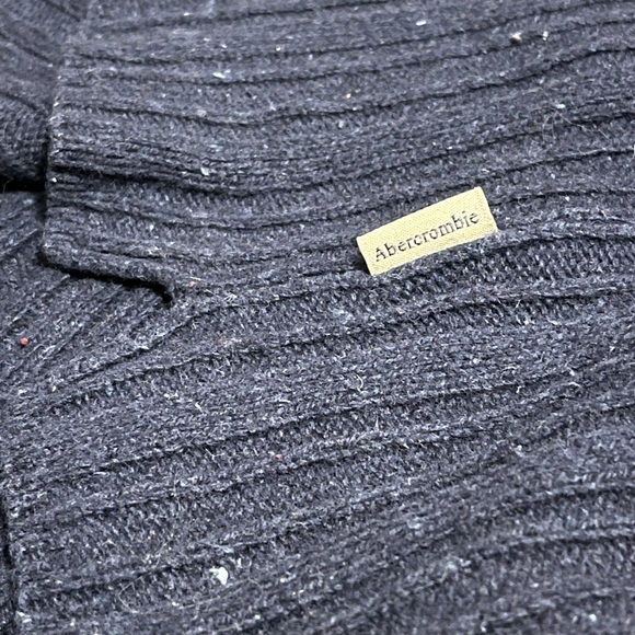 Half button down Abercrombie and Fitch sweater - Picture 7 of 7